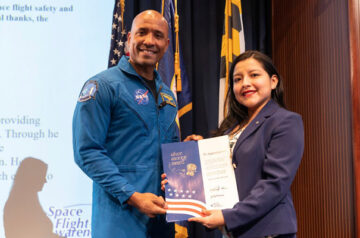 Ingeniera peruana de la NASA recibe premio por contribuir al éxito de misiones espaciales