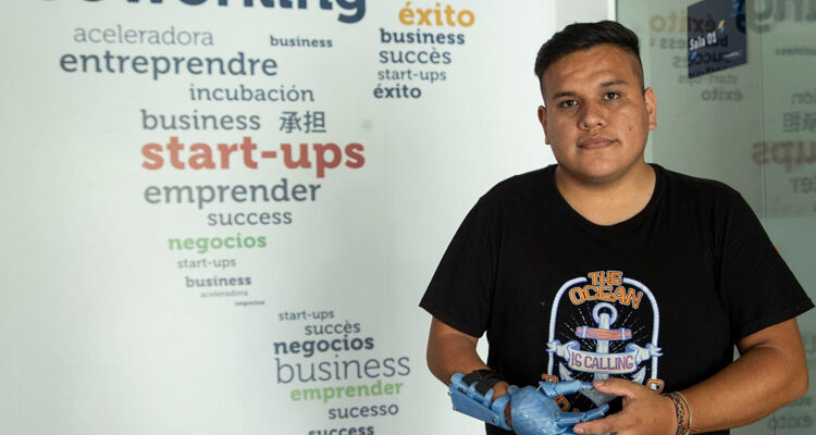 Peruano inventor de prótesis de bajo costo será parte de TED Fellows 2022