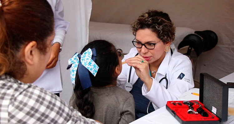 Con servicios médicos, gobierno estatal favorece a menores de Cuautempan